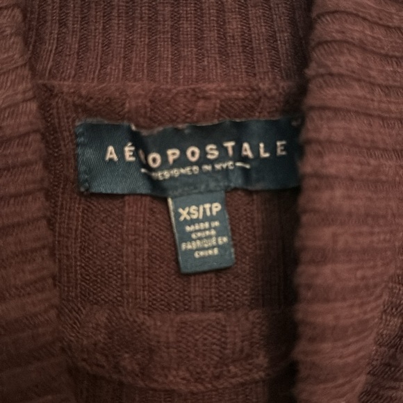 Turtle neck long sleeve, maroon in color. Size XS. Pre-loved - Picture 3 of 4